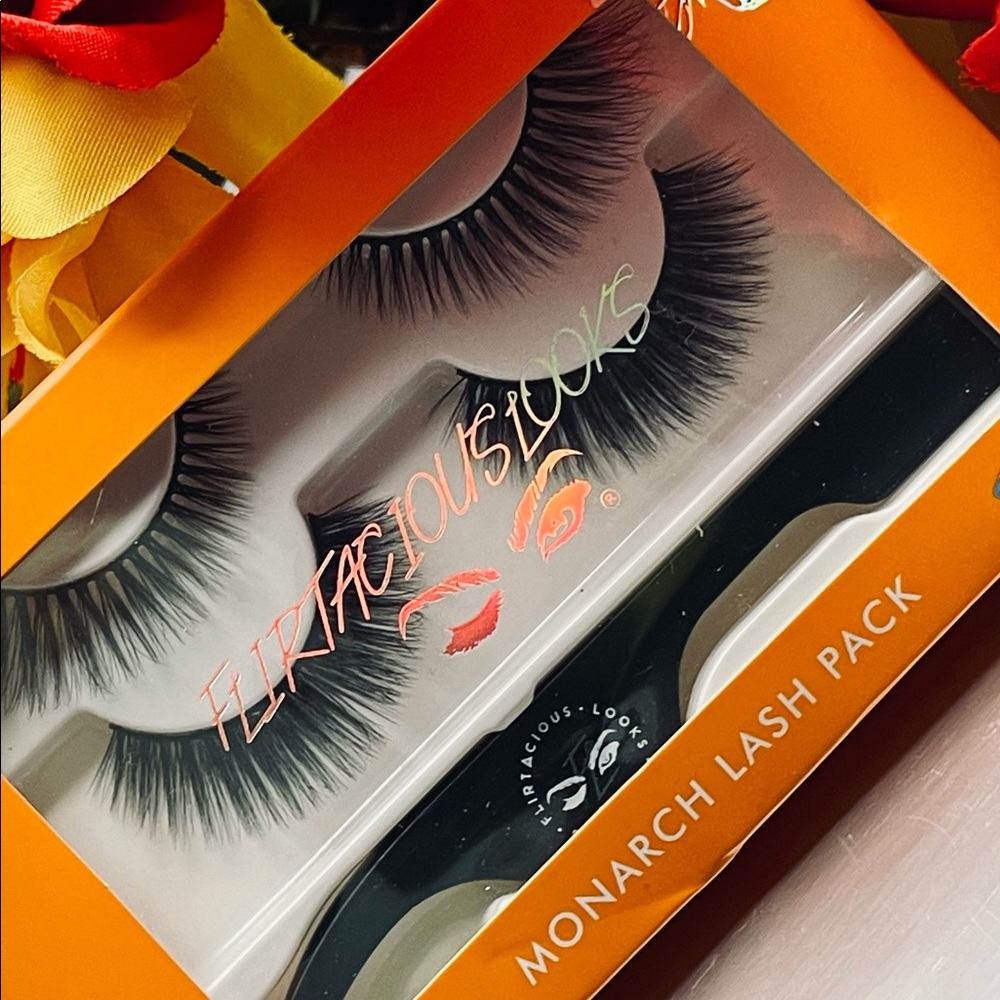 FLIRTACIOUS LOOKS COSMETICS
Monarch Lash Pack
